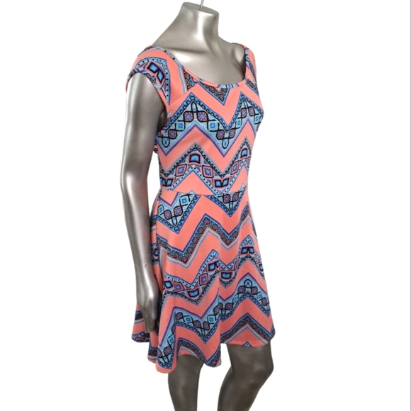 🪻BOGO🪻 Southwest Print Dress w/ Cut-Out Back Size Large NWT - Picture 4 of 10